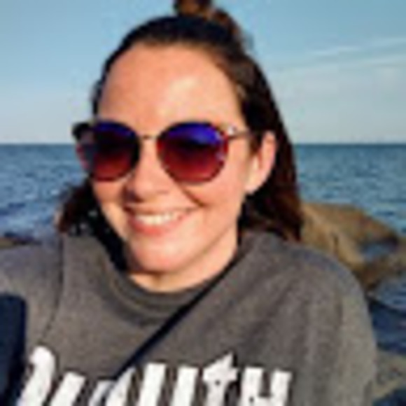 Meet your Posher, Laura - Picture 1 of 1